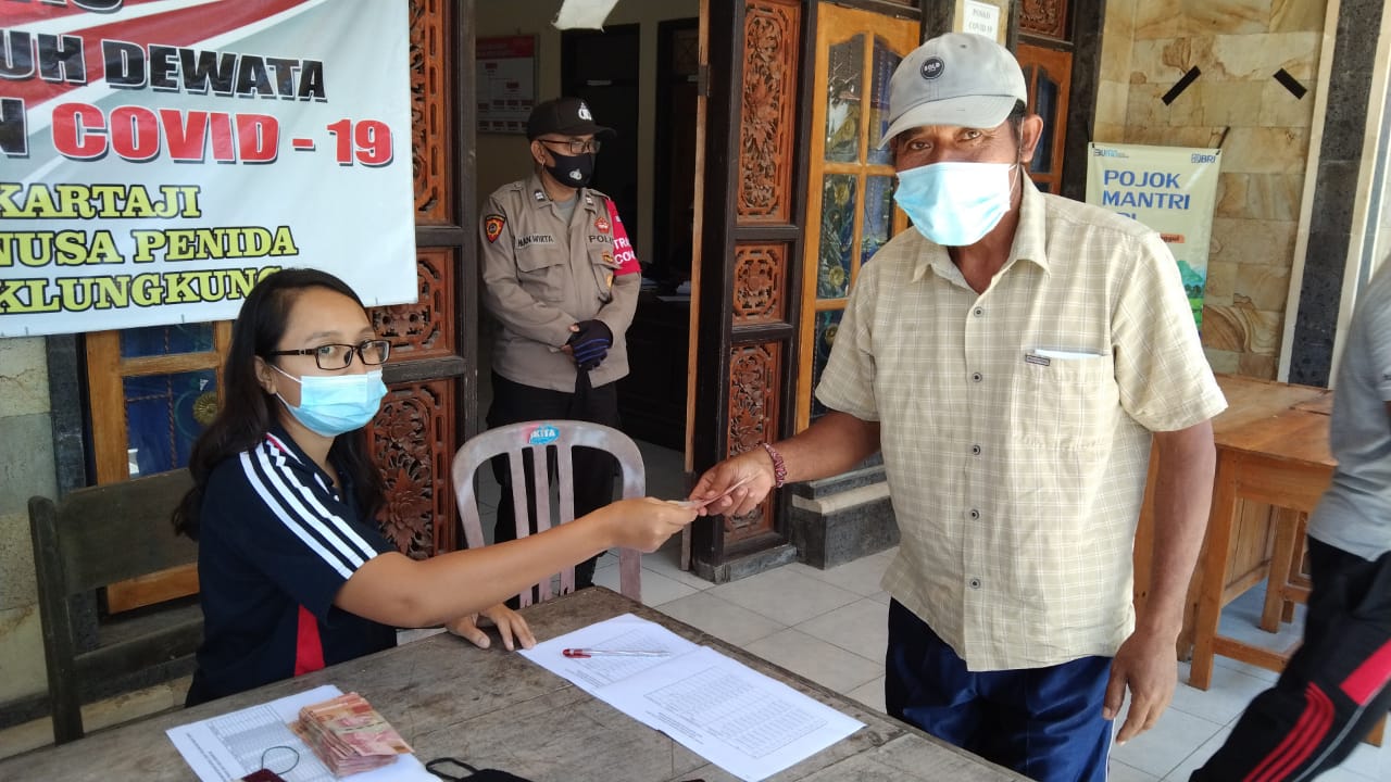 Pembagian BLT Dana Desa Sekartaji 2021